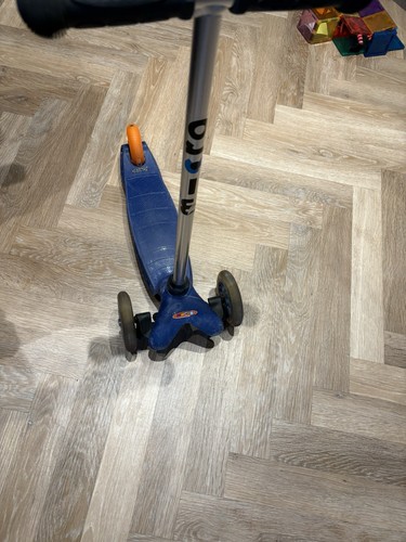 Micro scooter wheeled up - scooter,, 3-wheeled,