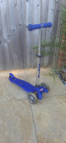 Micro mini deluxe blue scooter - micro,